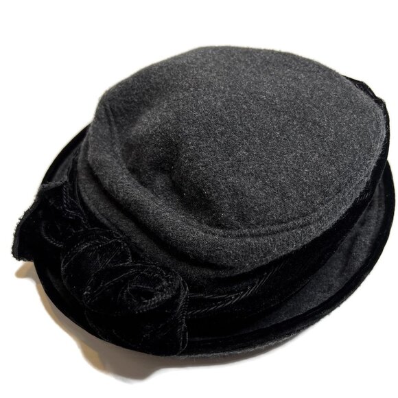 Womens Cloche Hat Black Fitted Lined Head Band Bow OS‎ - Picture 4 of 7